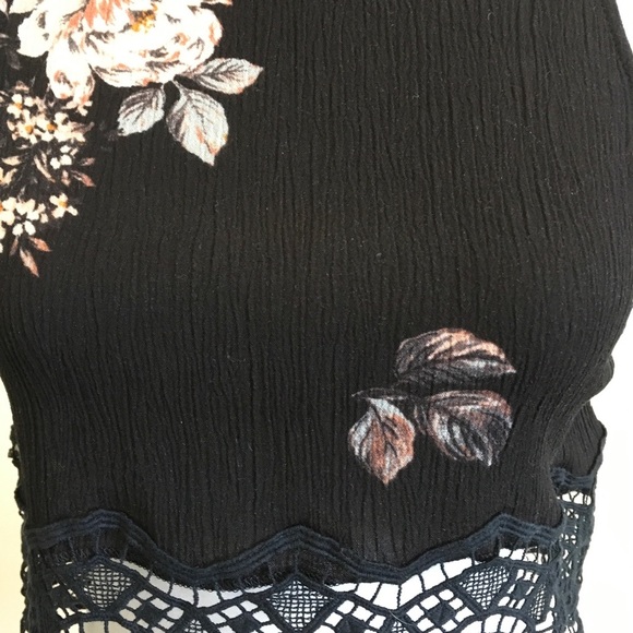 Cropped Floral Kendall & Kylie Lace Trim Top - Picture 3 of 5